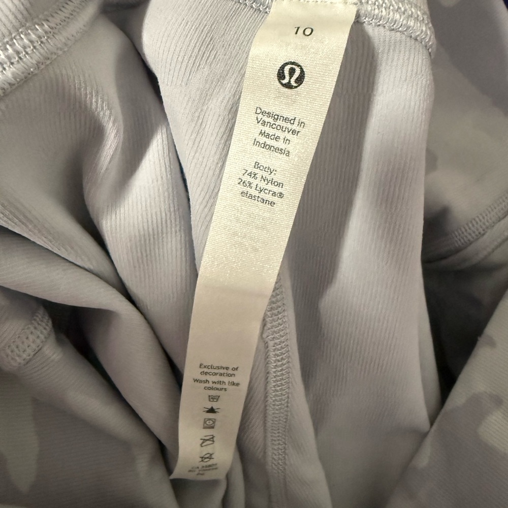 lululemon athletica Gray Camo Women Shorts - Picture 4 of 5